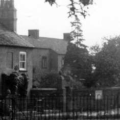 Grantham_New_Road_0001_cottage_close-up1 Bridge House, Easthorpe Road