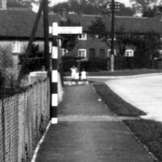 Grantham_New_Road_0003_Bunkers_Hill_crop2 Signpost to Easthorpe
