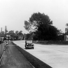 Grantham_New_Road_uncropped Looking East towards Bunkers Hill Cattages