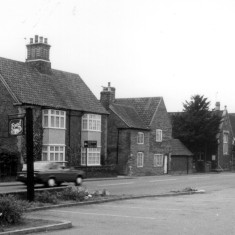 Grantham Road, Daybell's Farm and adjoining houses c. 1980