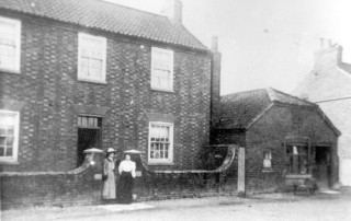 High_StMH_82_9YJ1 William Miller's farm and shop to the right in the early 1900s