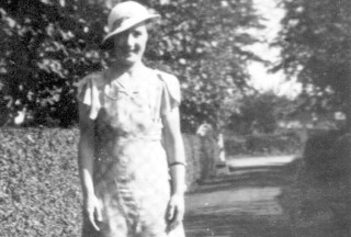 Hilda_Baggley__Limes__1937_crop_webpic Glasshouses A Hundred Yards Long