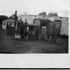 Eric Simm's Grantham Road Garage - 1950's  - Does anybody recognise the people in the shot?