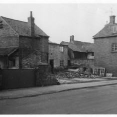 Demolished Cottages - Queen Street - Chip Shop site - 1960's