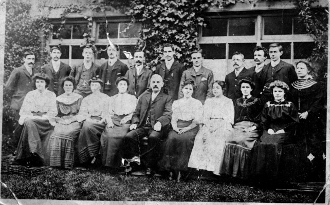 The James family photograph, ca.1902.