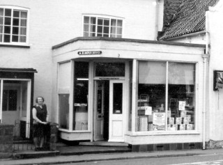 Moulshers_Close_up_MH_13_9YA_shop_crop Moulsher's c. 1980