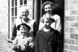 Mrs_Culpin_Mrs_Sellers_children Mrs. Culpin, Mrs Sellers, Richard and Brenda outside 2 Church Street