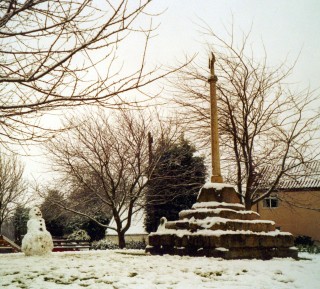 Muston_Cross_Nov._2006_cropped,_enhanced Muston Cross, November 2006