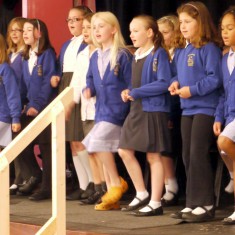 P1100443_crop_resize Bottesford Primary School Choir, conductor Liz Mills