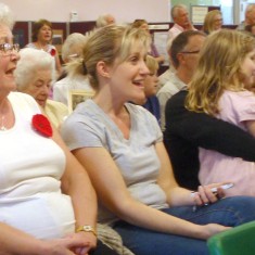 OLYMPUS DIGITAL CAMERA The audience and choirs sang together
