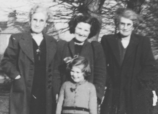 Patti__Hilda___Joy_Baggley._Annie_Hargraves_on_right._The_Limes_1942_closer_crop ft to right:Grandma Baggely (Patti), Hilda Baggley (Joy;s mother), Grandma's sister, Annie (Nan) Front: Joy Simpson (nee Baggley).