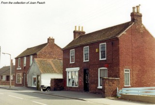 Peach_P.O._High_St 1970s view of the Post Office and Eric George's butchery