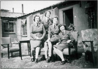 Photo1_Ch3_697LR Outside the Bottesford WAAF Officers' Mess, 1942. Bunty Vardon (senior WAAF officer), Kay Kirby, Betty Davies and Lianne Beauchamp. Note the motley collection of furniture! | ©️Vincent Holyoak