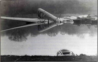 The wreck of Manchester L7300 'F-Freddie', in Fiskerton Quarry lake after P /0 Bill Hills' miraculous crash-landing. | ©️Vincent Holyoak
