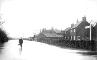 Flooding on High St/Nottingham Road c. 1900