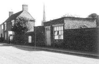 Queen_St._East_Demolished_enlargedMH_9YC2 Derelict cobbler's workshop
