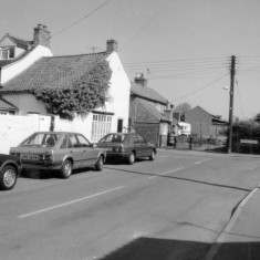 Queen_St._N.MH_9YC3 Queen's Street (late 1980's/early 1990's) NW corner