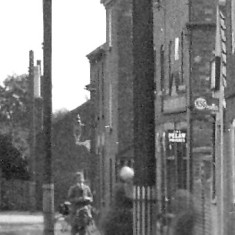 Queen_St_E._Looking_S__S._end_close-up Queen St, West side, South end - note the gas street lamp on the corner of Queen St and High St