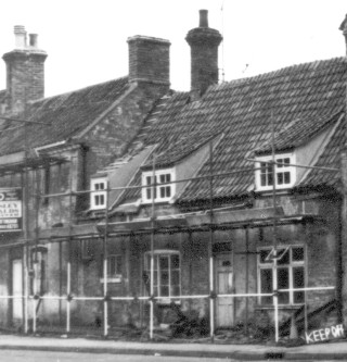 Queen_St_East_sideside_MH_43_detail1 No 2 and The Granby Arms just before renovation