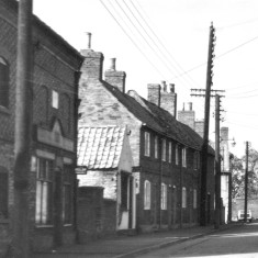 Queen_St_looking_North_cropped_W._side Queen St West side