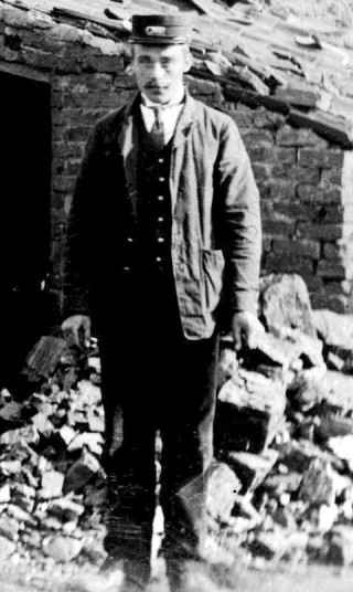 Railwayman_close-up_brickyard_11 A local G.N.R. man. Can anyone identify him?