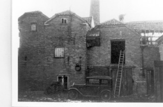 Ruin,_poss._mill_BLHS_MH Site of the Mill House Laundry - showing early 1930s Austin 7