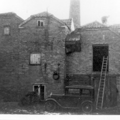 Ruin_-_unidentified_MH_72 Is this the old mill and laundry on Queen Street?