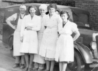 Simpson_Bakers_19501 H. Simpson & Sons, Bakers, Devon Lane 1950 L. to R.Tom Simpson, Winifred Claricotes, Cecil Briggs, Kathleen Langton, Emily Rayson, in front of the Morris 12 van.