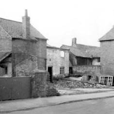 Site_of_demolished_houses_Queen_St_Bagnall After demolition. The hairdresser's can by recognised by the dovecote.
