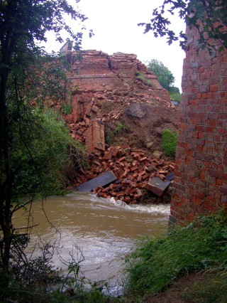 OLYMPUS DIGITAL CAMERA Three Arch Bridge, June 2007