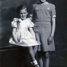 Wendy and Gina Topps  - mid 1940s