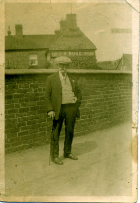BOT040_003_ETOPPS_04 Grandad Exton