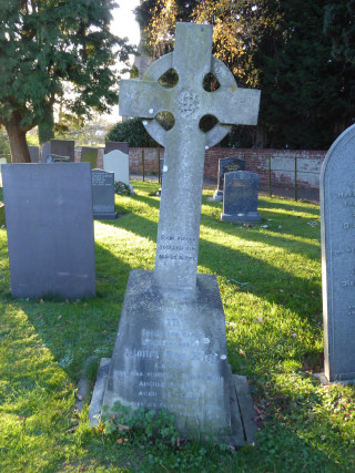 Lionel May King's gravestone in St Mary's churchyard, Bottesford Lionel May King's gravestone in St Mary's churchyard, Bottesford | Neil Fortey, Nov 2015