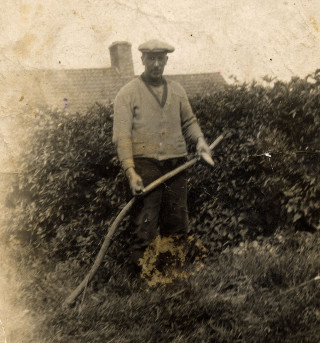 BOT242_001_TinaPerkins_1_02 Robert Johnson Kirton, agricultural worker and road labourer, probably near his cottage at Orston | Mrs Tina Perkins