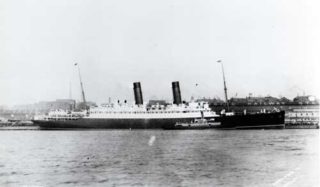 RMS Laconia, photographed in 1912 as a Cunard ship. | Wikipedia - By Frank Braynard - https://www.gjenvick.com/CunardLine/Ships/1911-Laconia-I.html, Public Domain