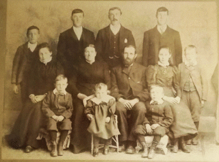 Joseph and Ann Calcraft's family, c.1899. | Courtesy of Ruby, Shirley and Michael Calcraft