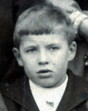 Walter Challands in the 1902 Muston school photograph. | From the private collection of Mr. Alan Hodgkinson.