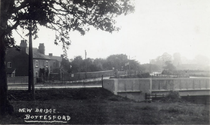 BOT025_007_MSA_newbridge_3 Postcard of new Grantham Road bridge and houses on Easthorpe Lane.
