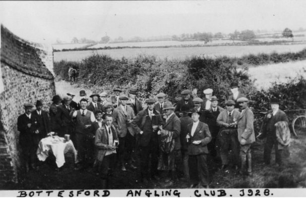 BOT025_027_02 Anglers1928 MustonBridge Bottesford Angling Club at Easthorpe Bridge, 1928.
