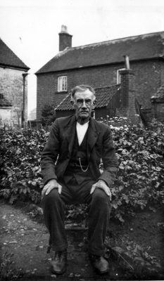 In the garden behind a cottage in Bottesford. | Mrs Anne Hewitt, Bottesford Local History Archive