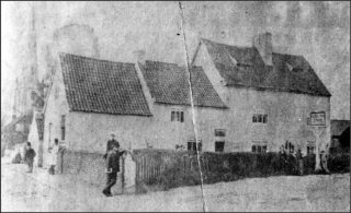 The Red Lion in the early 1900s.