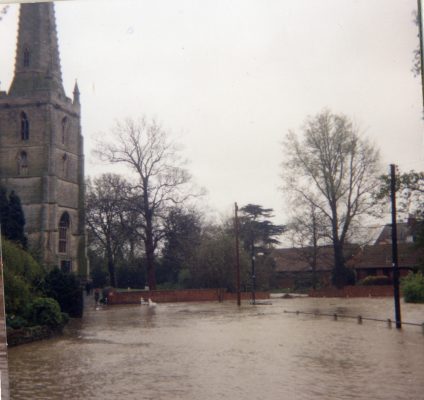 BOT189_064 DKI_2 29 Floodwaters by St Mary's, Good Friday 1998