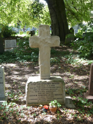Headstone in St. Mary's churchyard, Bottesford, for.Ian Lennard Mould and Arthur Gordon Mould - a Commonwealth War Grave.