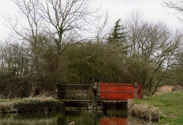 BOT196_006a MLA Canal Dammes cottage 32#02 The lock gate giving access to the old lock house