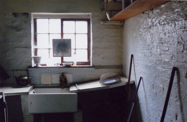 BOT196_016 MLA Interior Dammes cottage 02 Interior of the kitchen at the Lock House 16
