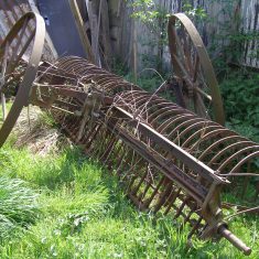 A tractor-draw rake. BOT196/103 | Neil Fortey