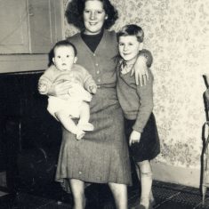 BOT177_059 Marston album2 20 02 'Feb 10th 1958, Janet 7 mths, Geoff 7, Gladys 35 years, in Riverside Cottage, Rectory Lane, Bottesford, Nottm.' | Janet Dammes