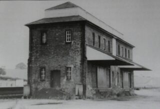 Bottesford for Belvoir - slide 42 The grain and goods wharehouse at Bottesford station, close to the tracks opposite the end of the eastbound (up line) platform. The wharehouse dates from 1850 or soon after, bu this picture was taken c,1960 by N. Birch. | Alfred Henshaw, p.41