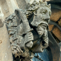 On the northern side of the clerestory, a king and a queen (a different king from that on the southern side of the clerestory depicted in the preceding images). This king holds a curved sword in his right hand and a vessel in his left. | Neil Fortey