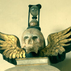 P1070677_04 The winged skull and hourglass mounted on the top of the tomb of he 5th Earl and Countess: memento mori, a reminder that we all must die. | Neil Fortey